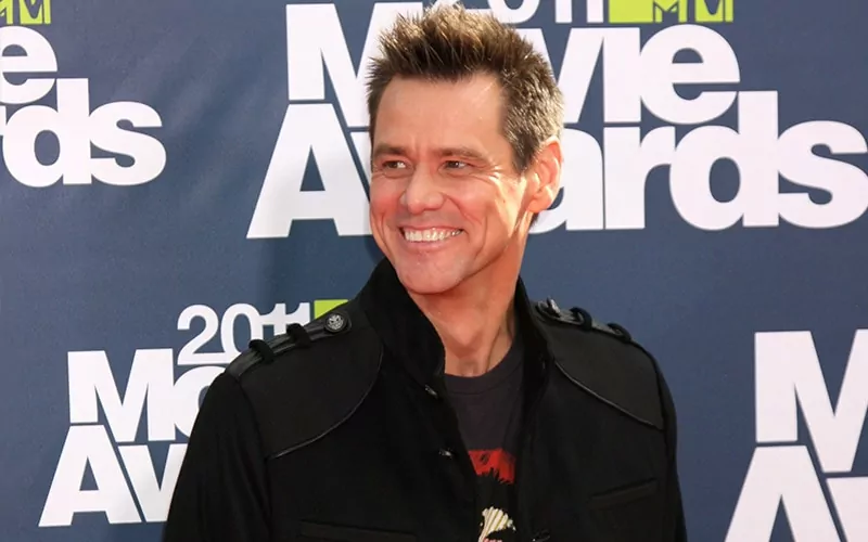 Jim Carrey arriving at the the 2011 MTV Movie Awards