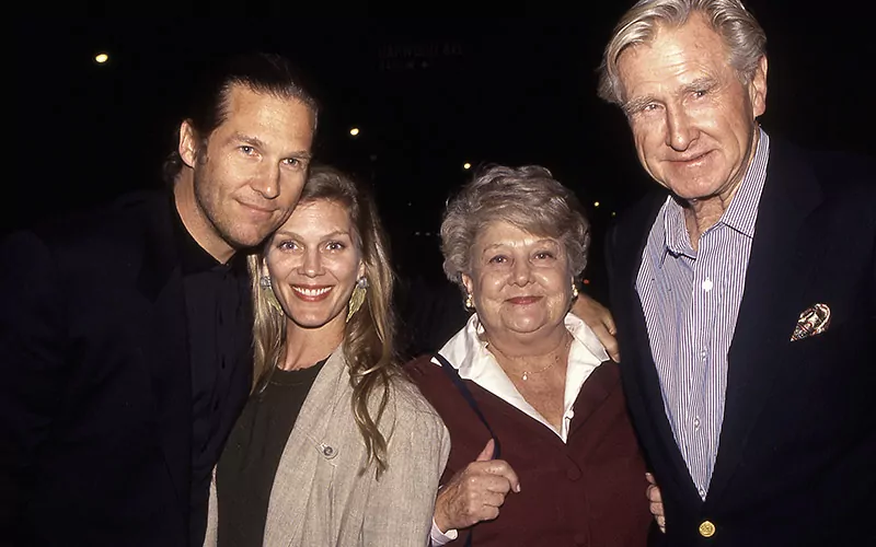Actors Jeff and Lloyd Bridges with their wives