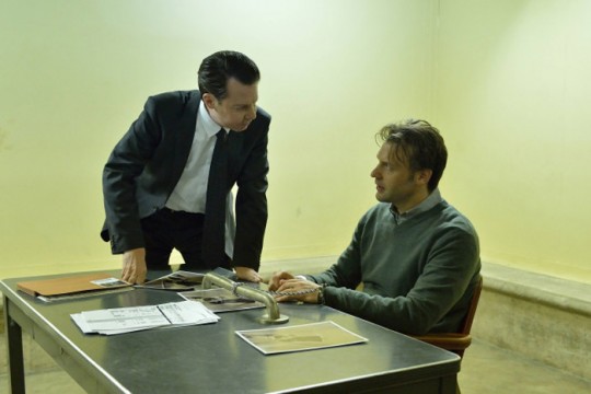 (L-R) Dan Lett as Special Agent Monroe, Corey Stoll as Ephraim Goodweather -- CR: Michael Gibson/FX