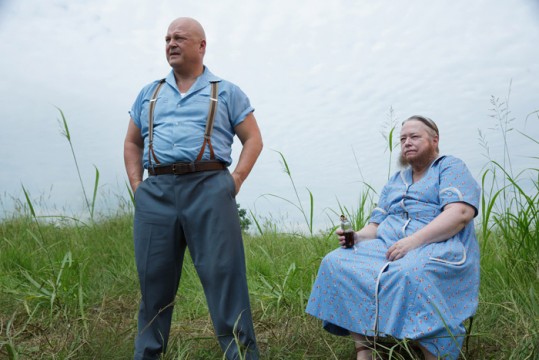 Pictured: (L-R) Michael Chiklis as Dell Toledo and Kathy Bates as Ethel Darling