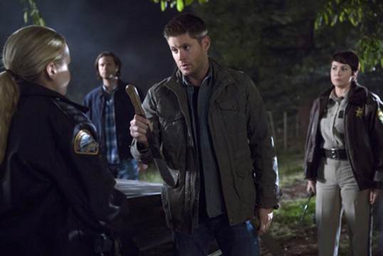 Pictured: (L-R) Briana Buckmaster as Sheriff Donna Hanscum, Jared Padalecki as Sam, Jensen Ackles as Dean and Kim Rhodes as Sheriff Jody Mills Photo Credit: Katie Yu/ The CW