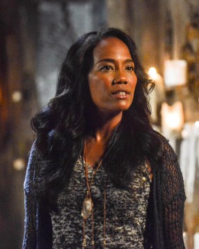 Pictured: Sonja Sohn as Lenore Photo Credit: Richard Ducree/The CW