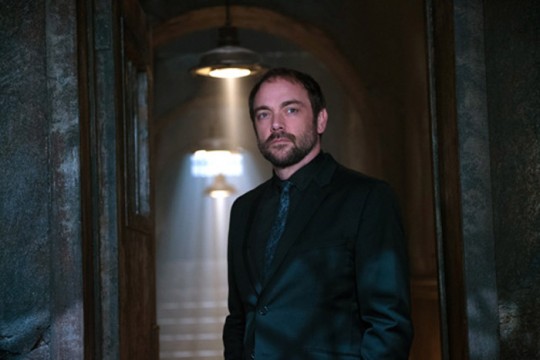 Pictured: Mark Sheppard as Crowley Photo Credit: Diyah Pera/ The CW
