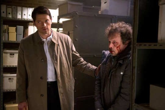 Pictured: (L-R) Misha Collins as Castiel and Curtis Armstrong as Metatron Photo Credit: Diyah Pera/ THe CW