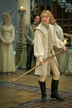 Pictured: Toby Regbo as King Francis II Photo Credit: Sven Frenzel/ The CW
