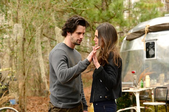 Pictured: (L-R) Nathan Parsons as Jackson and Phoebe Tonkin as Hayley Photo Credit: Guy D'Alema/The CW
