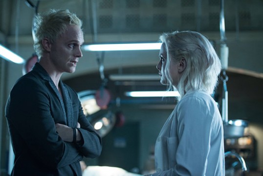 Pictured: (L-R) David Anders as Blaine DeBeers and Rose McIver as Olivia 'Liv' Moore Photo Credit: Diyah Pera/ The CW
