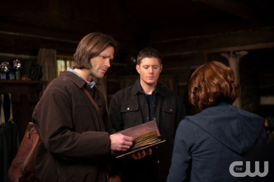 Pictured: (L-R) Jared Padalecki as Sam, Jensen Ackles as Dean and Felicia Day as Charlie (back to camera) Photo Credit Diyah Pera/ The CW