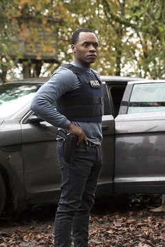 Pictured: Malcolm Goodwin as Detective Clive Babineaux Photo Credit: Katie Yu/ The CW
