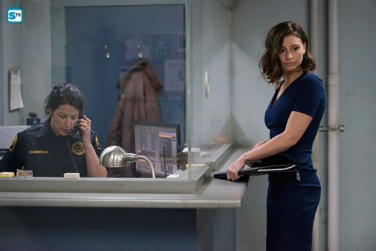 Pictured (L-R): Jennifer Kitchen as Imperious Clerk and Aly Michalka as Peyton Charles -- Photo: Diyah Pera/The CW