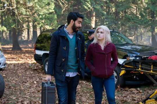 Pictured: Rahul Kohli as Dr. Ravi Chakrabarti and Rose McIver as Liv Moore Photo Credit: Cate Cameron/ The CW