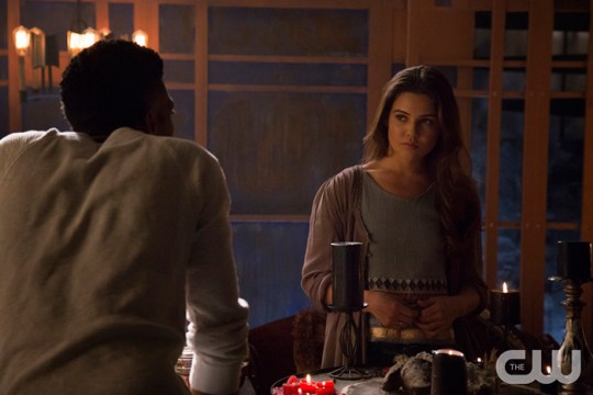 Pictured: Yusuf Gatewood as Vincent (back to camera) and Danielle Campbell as Davina Photo Credit: Annette Brown/ The CW