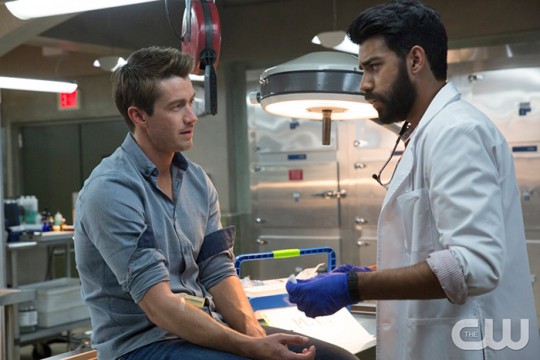 Pictured (L-R): Robert Buckley as Major and Rahul Kohli as Ravi Photo Credit: Jack Rowand/The CW