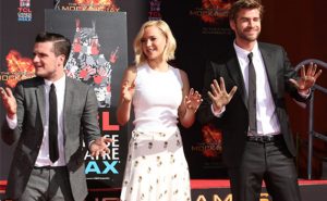 ‘The Hunger Games: Mockingjay – Part 2’ Star Jennifer Lawrence Takes Another Red Carpet Tumble