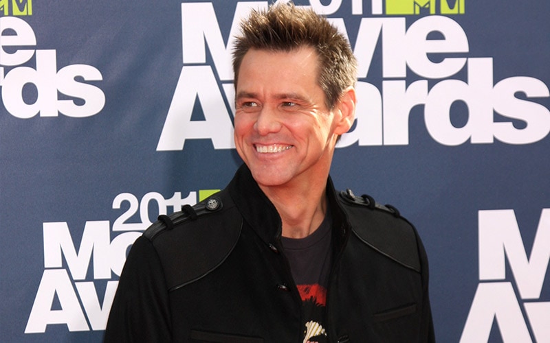 Jim Carrey arriving at the the 2011 MTV Movie Awards