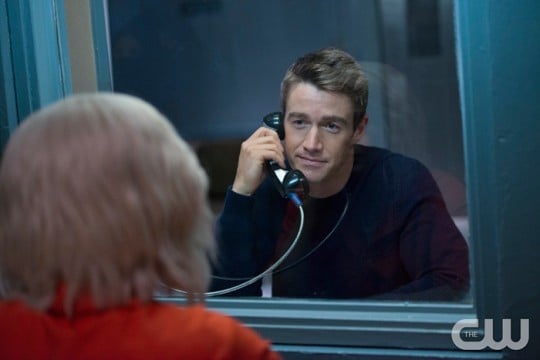 Pictured (L-R): Robert Buckley as Major and Rose McIver as Liv (back to camera) Photo Credit: Diyah Pera/The CW